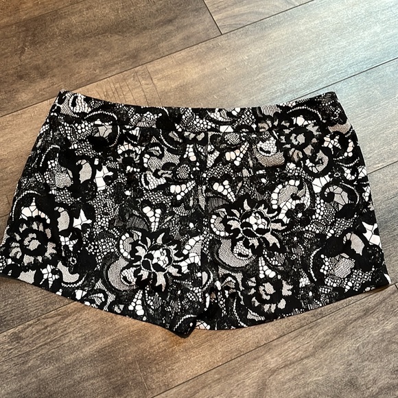 Express shorts - Picture 2 of 3